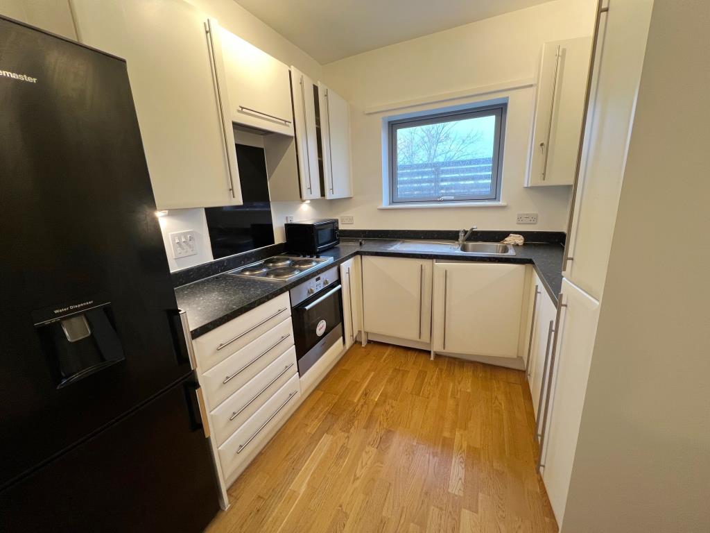 Lot: 107 - ONE-BEDROOM THIRD FLOOR FLAT - Kitchen space